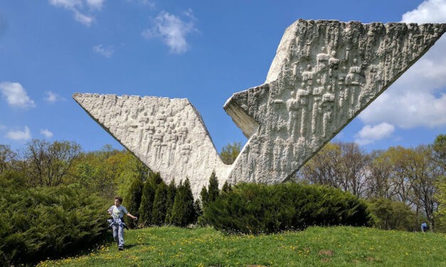 <span class="entry-title-primary">A Véres rege emberibb utóélete</span> <span class="entry-subtitle">Emlékezés az 1941-es kragujevaci vérengzésre, magasrangú német vendéggel</span>