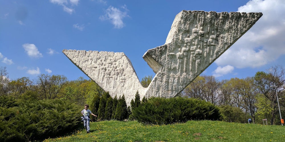 <span class="entry-title-primary">A Véres rege emberibb utóélete</span> <span class="entry-subtitle">Emlékezés az 1941-es kragujevaci vérengzésre, magasrangú német vendéggel</span>