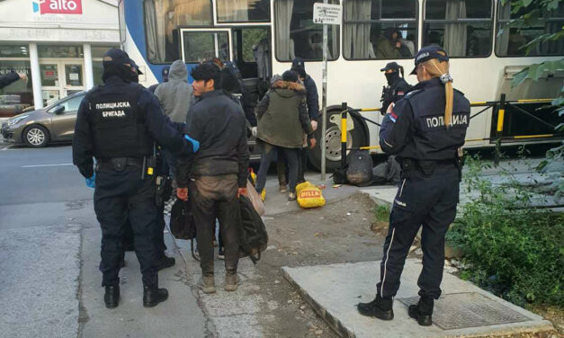 Bakondi: Vizsgálja felül az EU eddigi elhibázott migrációs politikáját