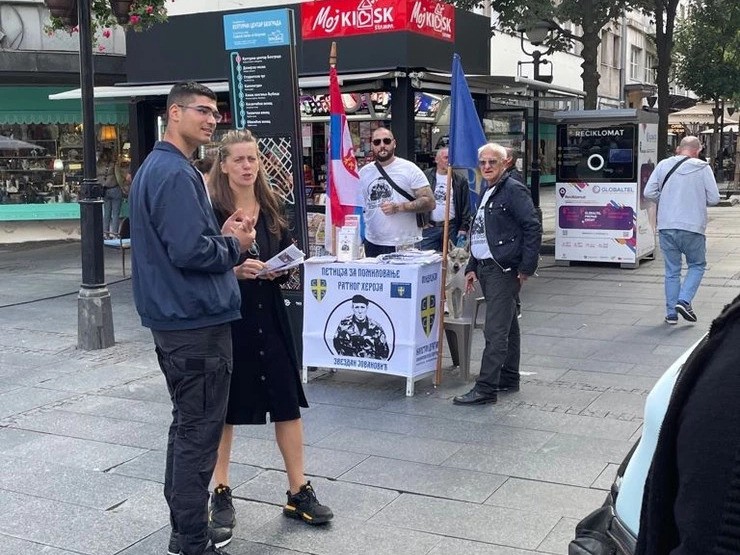 Dragan kapitány Belgrád központjában gyűjt aláírásokat Đinđić gyilkosának szabadon bocsátásáért