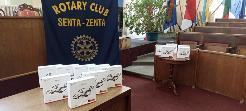 <span class="entry-title-primary">Drónok Zenta felett</span> <span class="entry-subtitle">A község minden iskolájának jutott a Rotary Club adományából – A zentai óvoda mobilszobát, a kórház mentőautókat kapott</span>