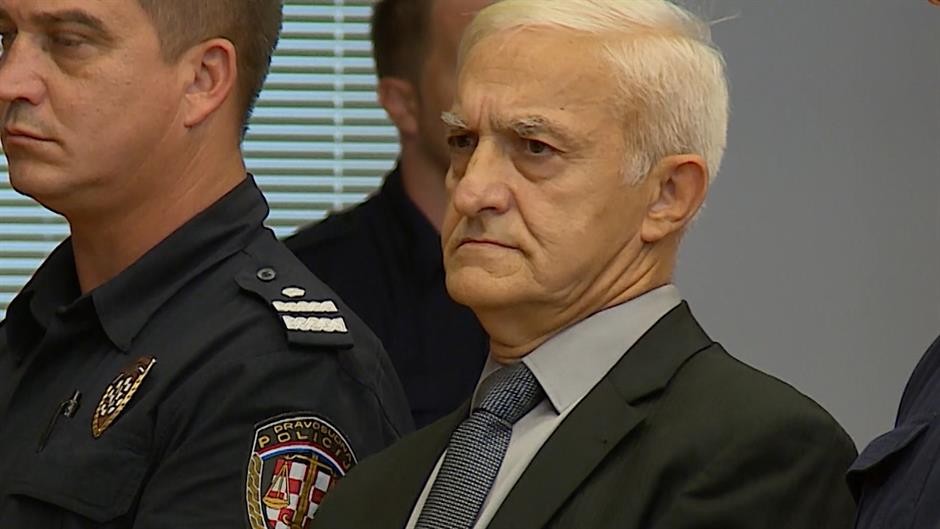 DS: Honnan szerezte Vučić fia azt a zsák pénzt és lakást, amit Dragan kapitánynak ajándékozott?