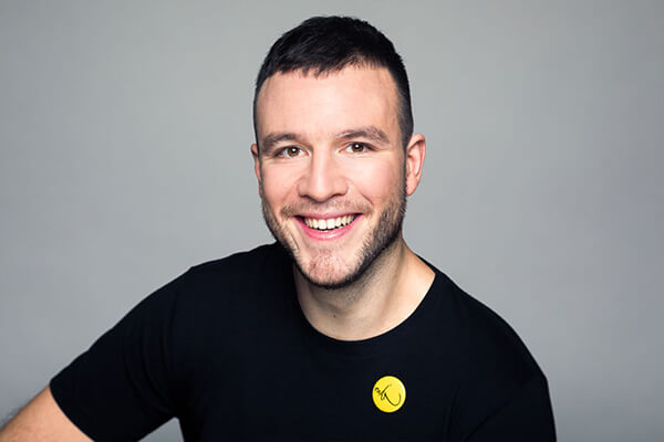 <span class="entry-title-primary">„A magyar állam támogatása vélemény- és szavazatvásárlás”</span> <span class="entry-subtitle">„Egy olyan országban szeretnék élni, ahol érvénytelenek a noÁr-dalszövegek” – interjú a vajdasági származású Molnár Áronnal</span>