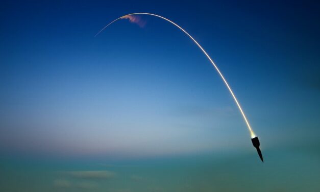 Észak-Korea több mint kétszáz lövedéket lőtt Dél-Korea irányába