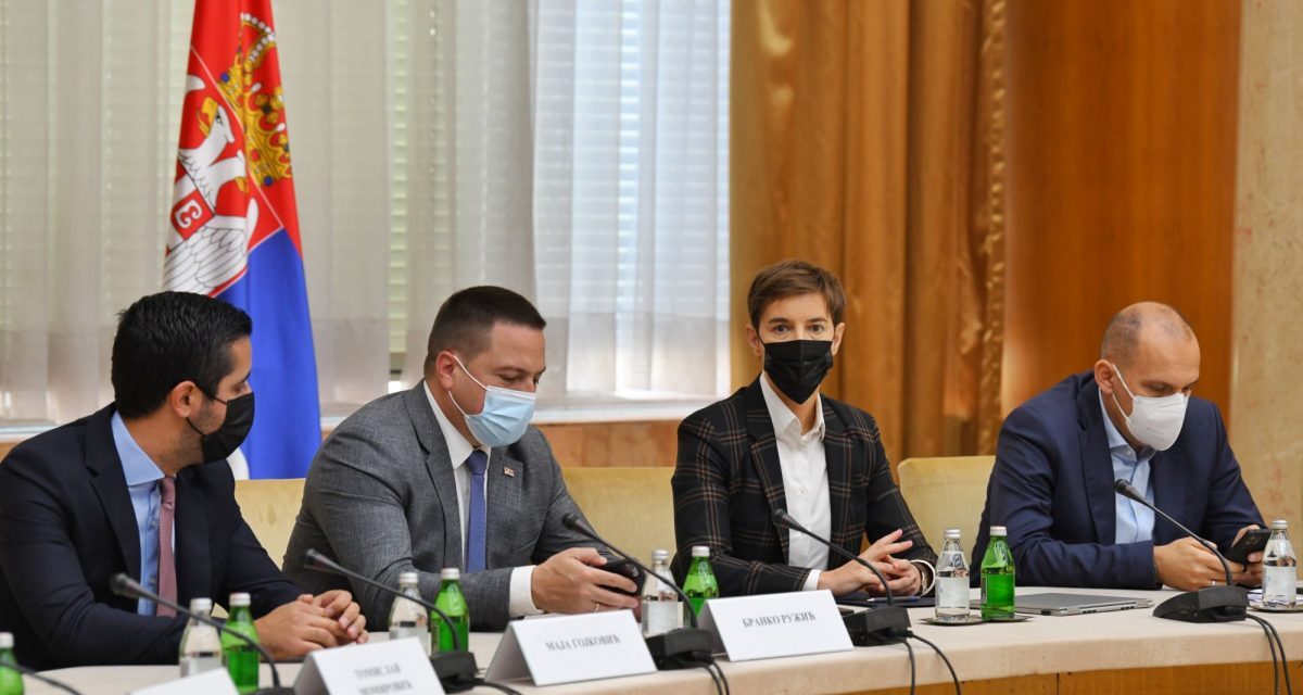 A válságtörzs javaslatai: rövidített nyitvatartás, öt főnél többen nem gyülekezhetnek