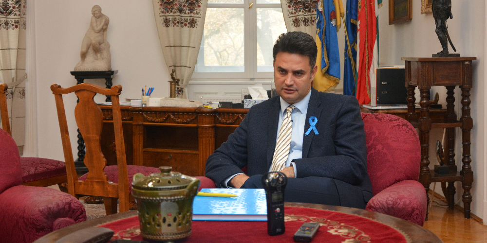 <span class="entry-title-primary">Politikától független támogatási rendszer kell</span> <span class="entry-subtitle">Nem a szavazatokért cserébe akarjuk támogatni a határon túli magyarokat – mondta Márki-Zay Péter a Szabad Magyar Szónak adott interjújában</span>