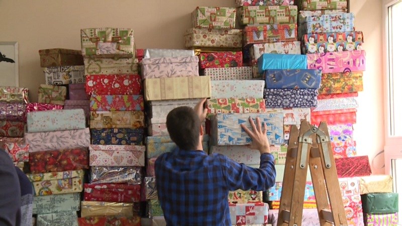 <span class="entry-title-primary">Egy cipősdoboznyi öröm</span> <span class="entry-subtitle">Tizedik éve szervezi meg a Kosztolányi Dezső Tehetséggondozó Gimnázium az adománygyűjtő akciót</span>