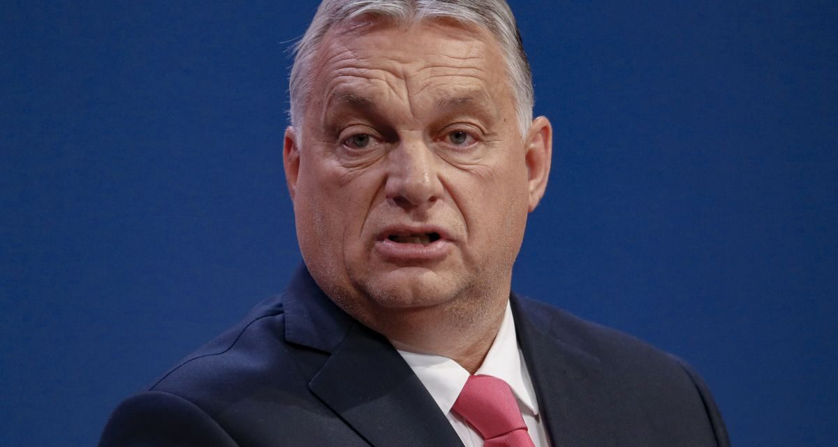 Orbán Viktor: Piros volt a paradicsom, nem sárga…