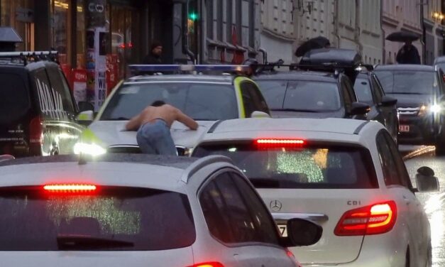 Dráma Norvégiában: Félmeztelen férfi késelt meg járókelőket Oslóban (Videó)
