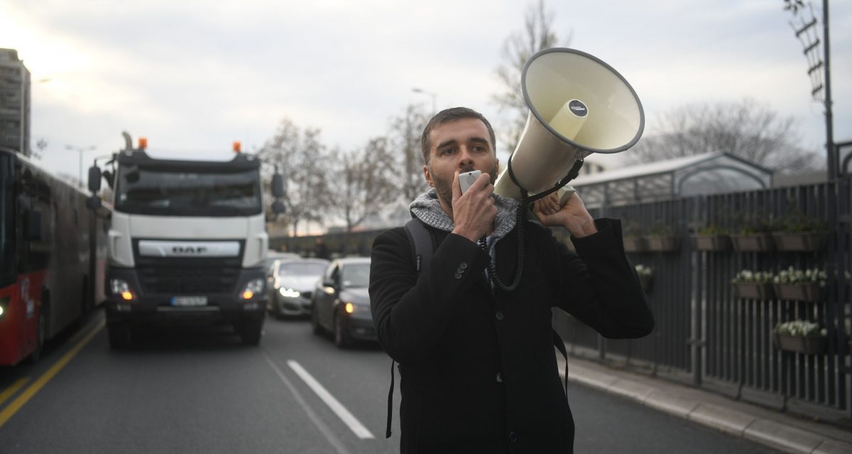 „Újabb útlezárások szombaton, a rendőrök menjenek betegszabadságra!”
