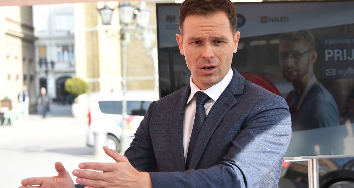 A pénzügyminiszter 650 euróra emelné a minimálbért