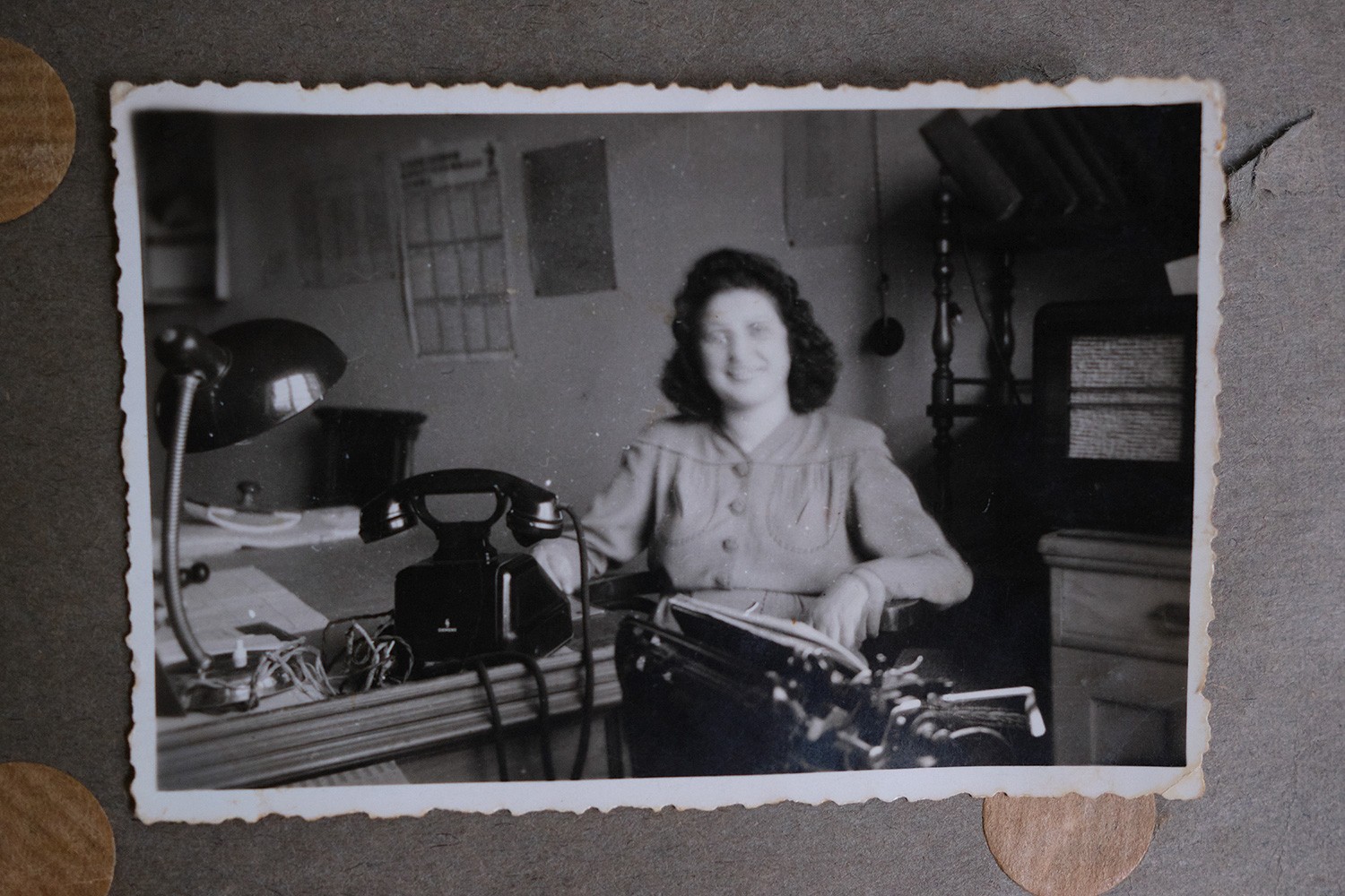 A nagymamám a munkahelyén