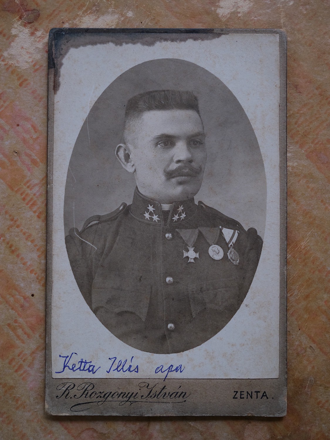 Ketta Illés, a dédapa