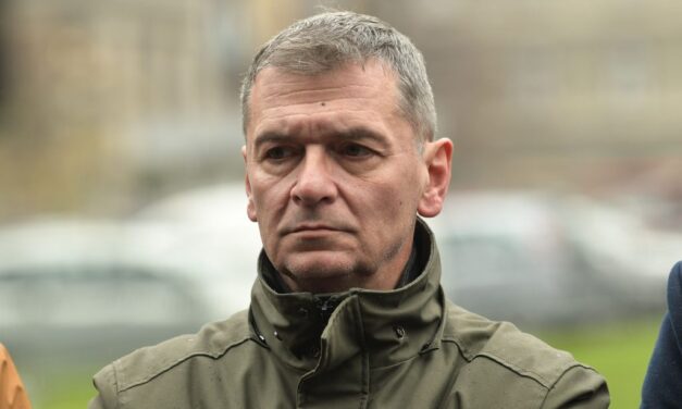 Ćuta: Szégyen, hogy az ellenzéki parlamenti képviselők félnek kiállni a nép elé!