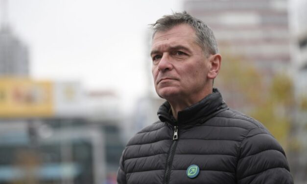 Mentelmi jogának a felfüggesztését kéri Ćuta