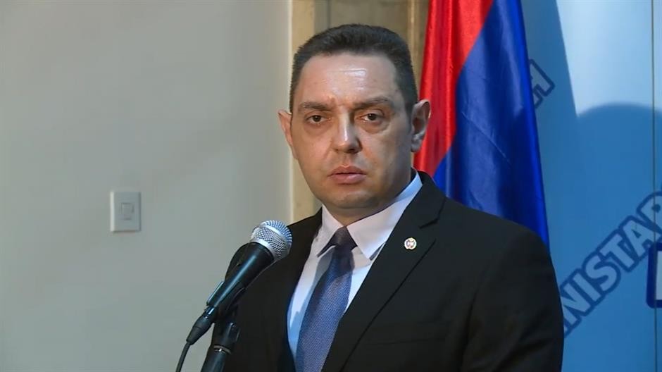 Igaz-e, hogy a Pink tulajdonosának gépével szöktettek Moszkvába egy orosz fegyvercsempészt?