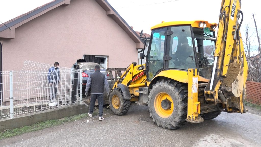 Behajtott a házba a részeg sofőr