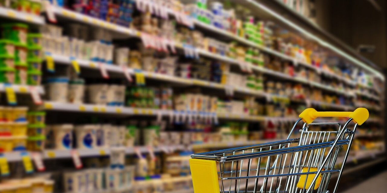 Az a család kevesebbet eszik, amelyiknek csak a minimális fogyasztói kosárra jut pénze