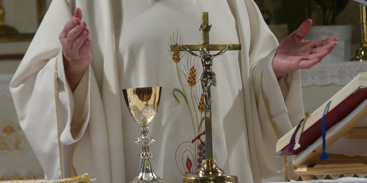 A papok és a politika