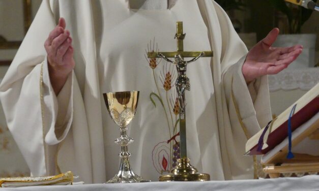 A papok és a politika