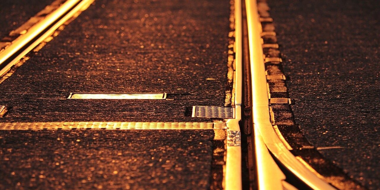 Embert gázolt el a vonat