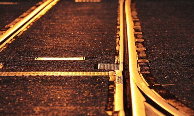 Embert gázolt el a vonat