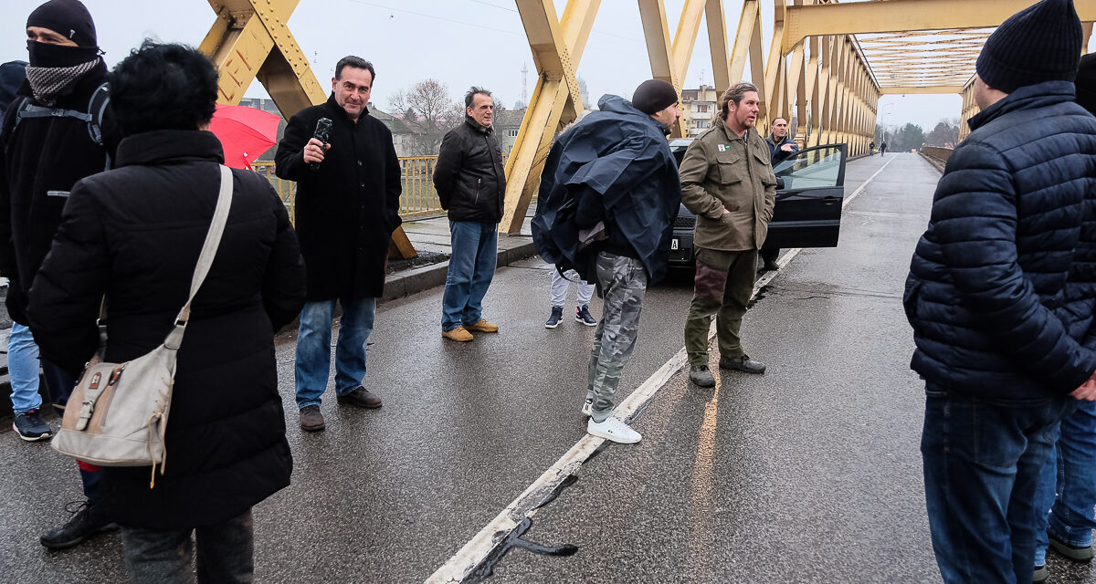 Igen, büszkén ott voltunk a hídon