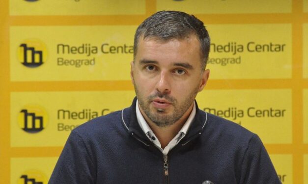 Kiengedték a kórházból, nem sérült meg a letartóztatáskor Savo Manojlović