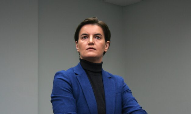 Brnabić : Ha konnektorba dugom az ujjam, azonnal meghalok
