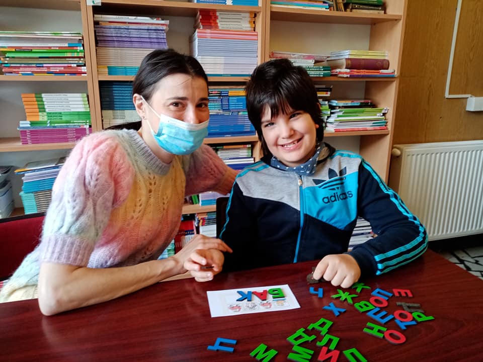 A szakemberek és a tanulók között szoros kapcsolat alakul ki