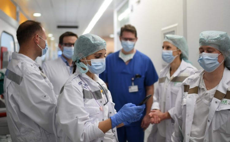 „Egy hét alatt tizenhat orvos és egy pap is visszatért az országba”