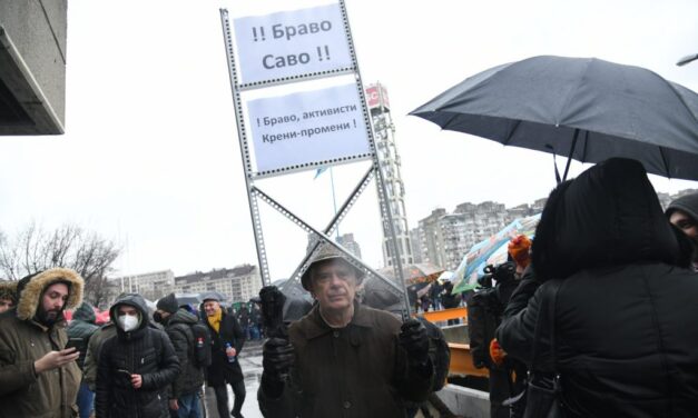 Sikeres, de incidensekkel teli tüntetés