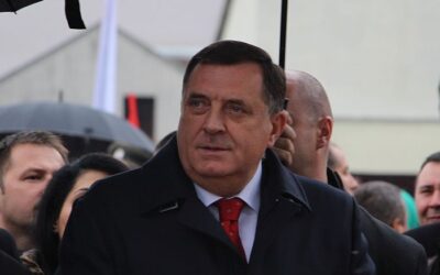 Az ügyészség tíz évre tiltaná el a közügyek gyakorlásától Milorad Dodikot