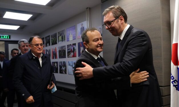 A szocialisták a kormányfő lemondása ellenére is folytatják az együttműködést a haladókkal