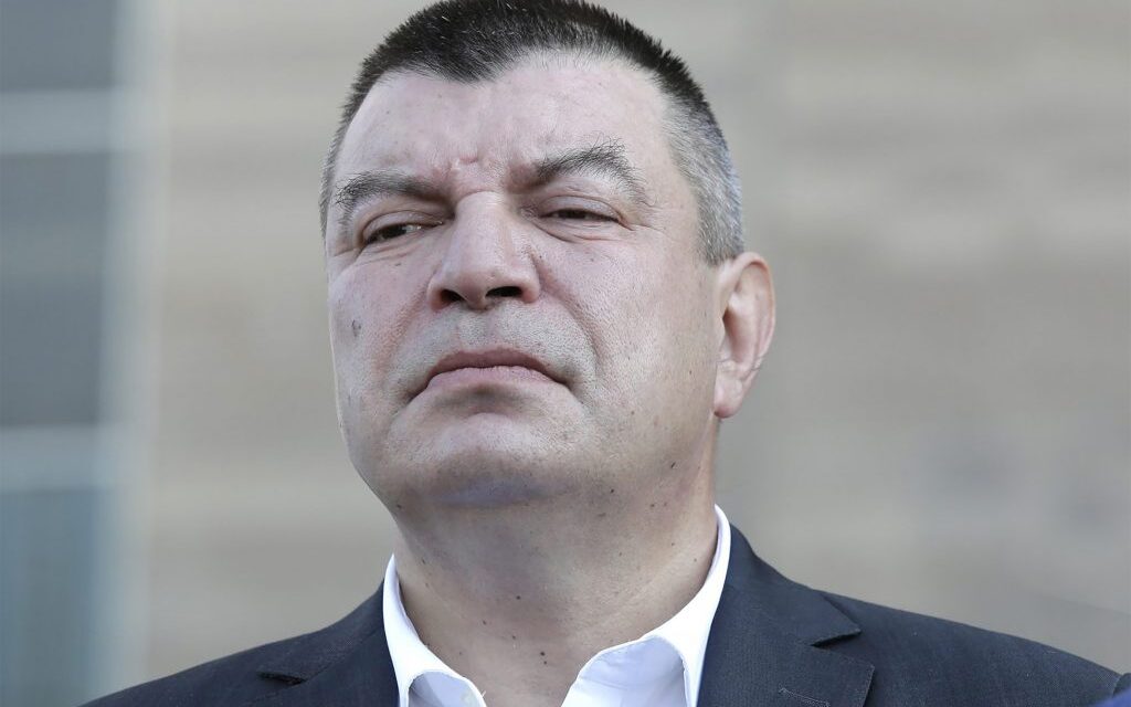 Mićo a Szerbiai Villanygazdaságban marad?