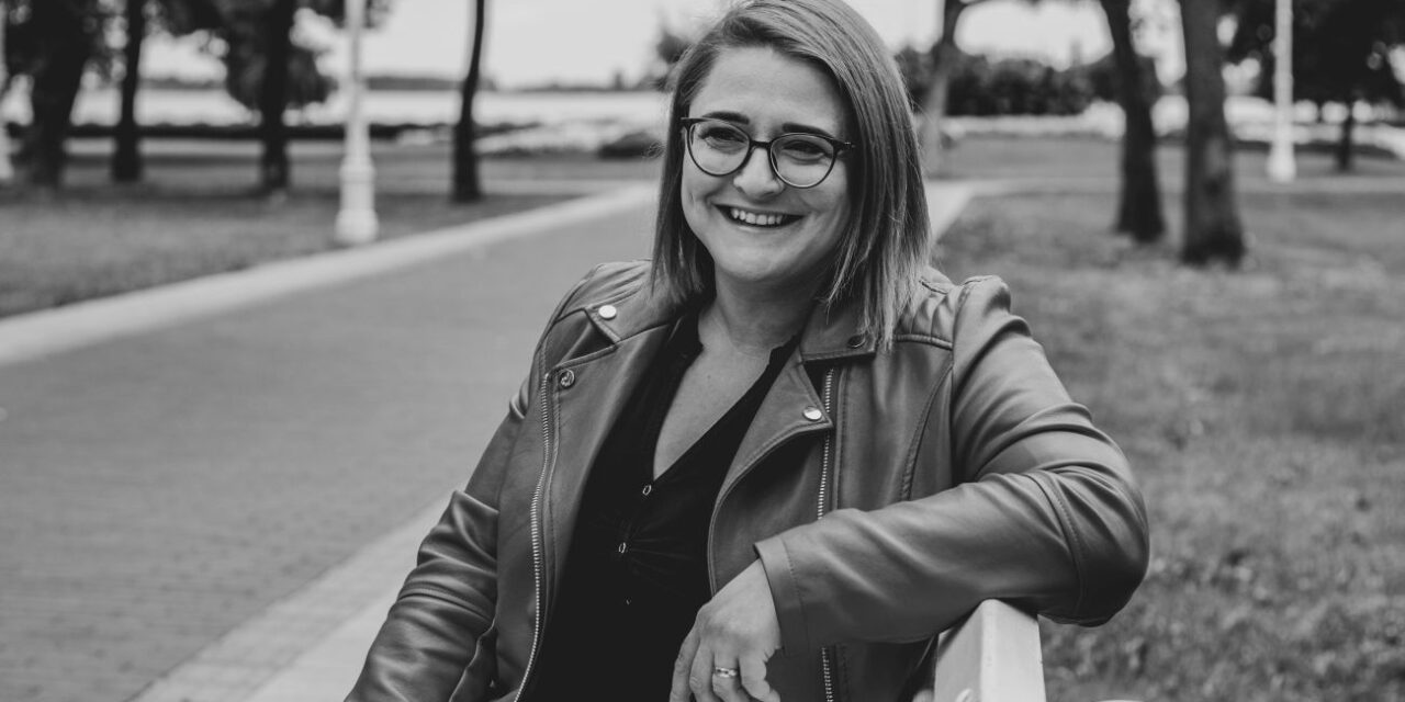 <span class="entry-title-primary">Biztonságos közeg édesanyáknak</span> <span class="entry-subtitle">Interjú Berényi Emőkével, Vajdaság első irodalomterapeutájával</span>