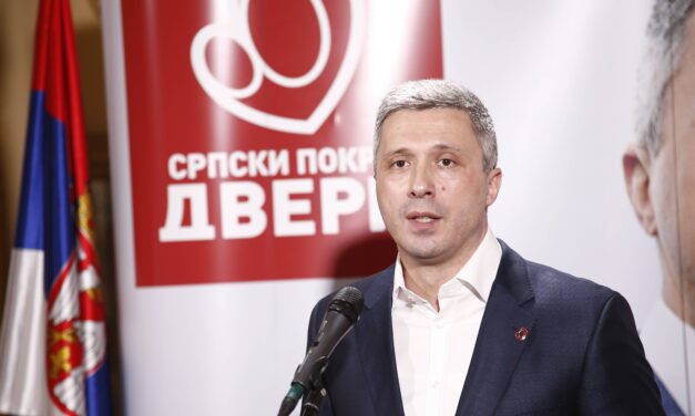 Dveri: Vučićnak le kell mondania és ki kell írni a rendkívüli választásokat