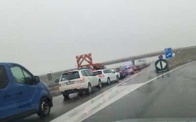 Tíz-tizenöt órára is beragadhatunk a határon az EES-rendszer miatt Még azok is meglepődtek, akik fel voltak készülve a várakozásra, mert szerb útlevéllel utaztak