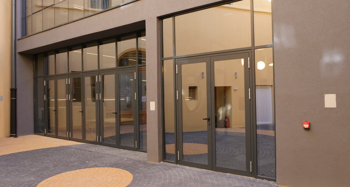 Egy éve átadták, mégsem használ(hat)ja senki a Városi Könyvtár modern olvasótermét