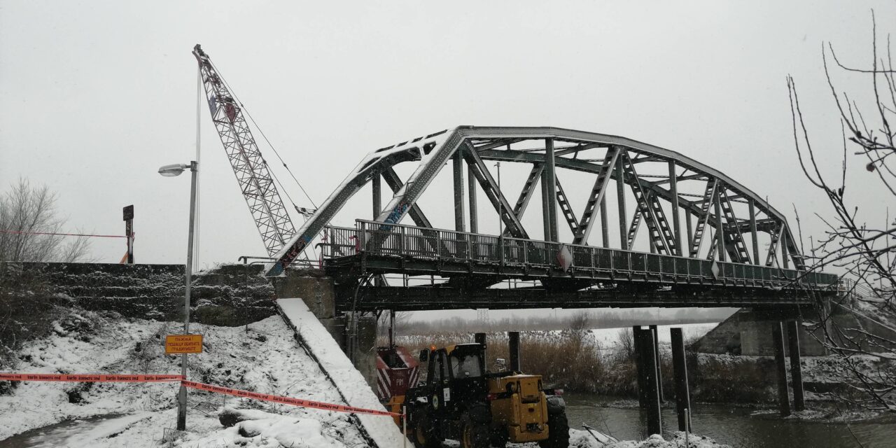 Felszedik a síneket, elbontják a nagybecskereki vasúti hidat