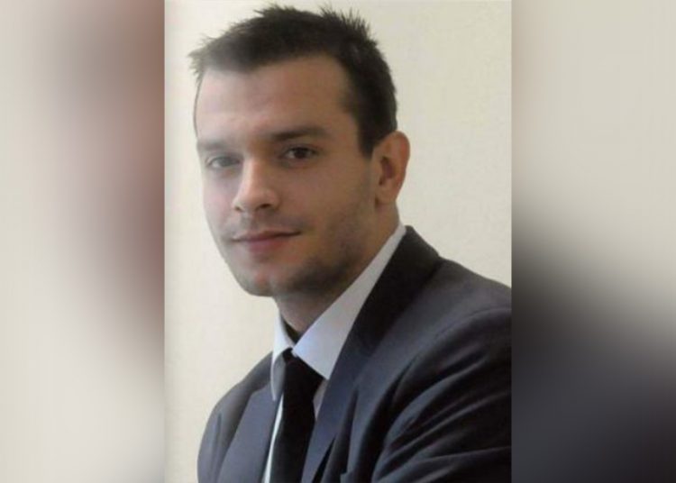 Meztelenre vetkőzött majd zaklatta a nőket a polgármesteri tanácsnok, megverték