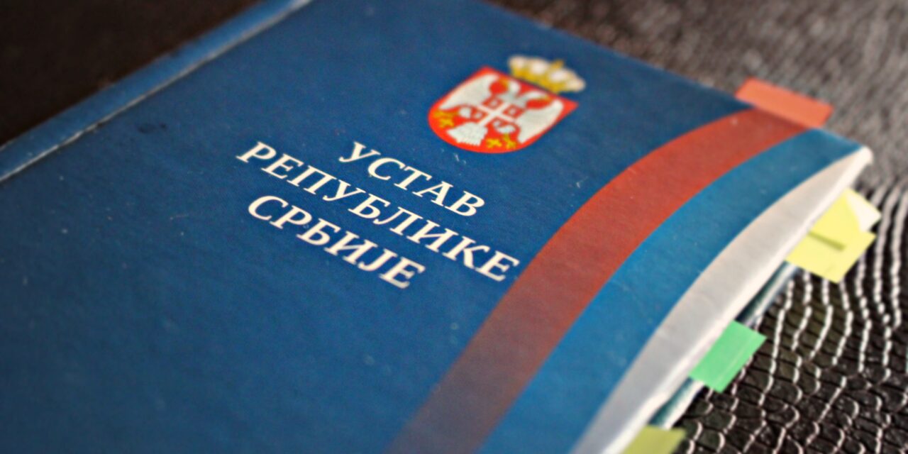 Szakértőkből, egyetemistákból álló párt létrehozását javasolja egy professzor