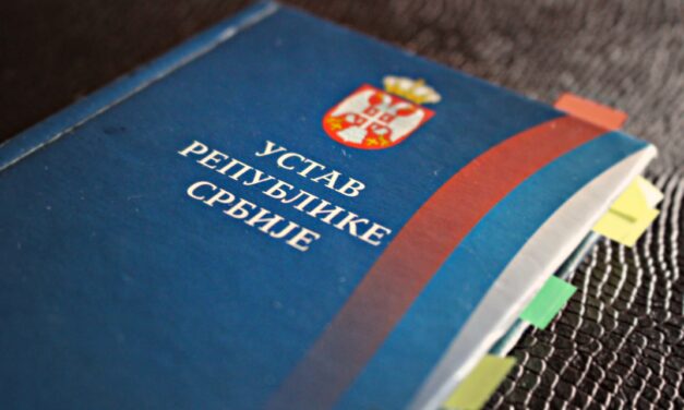 Szakértőkből, egyetemistákból álló párt létrehozását javasolja egy professzor