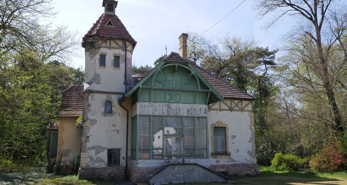 Nyolcszázezer euróért árulják a Titóról elnevezett villát Palicson
