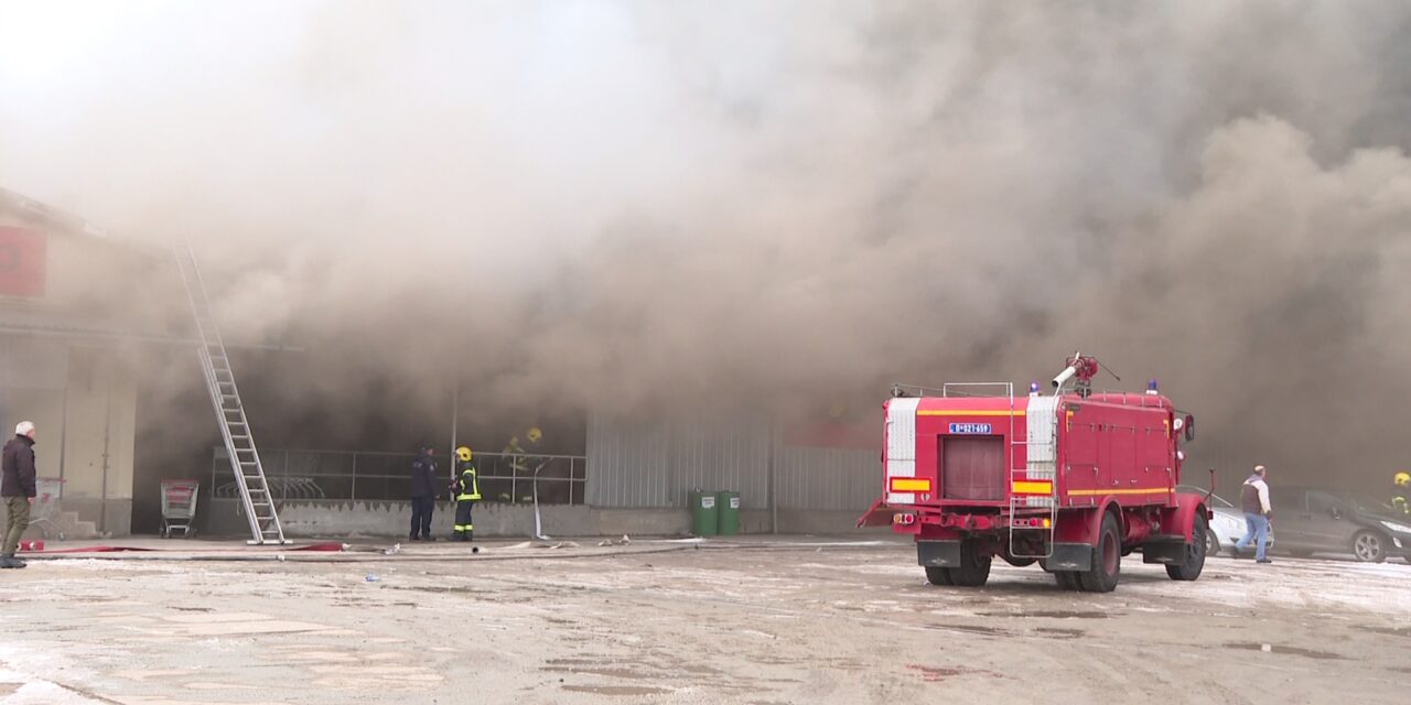 Lángokban az orosz bevásárlóközpont Szabadkán (Galéria)