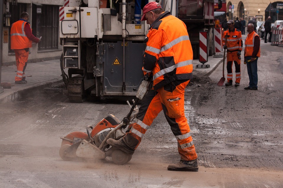 A korrupció miatt drágák Szerbiában az infrastrukturális beruházások