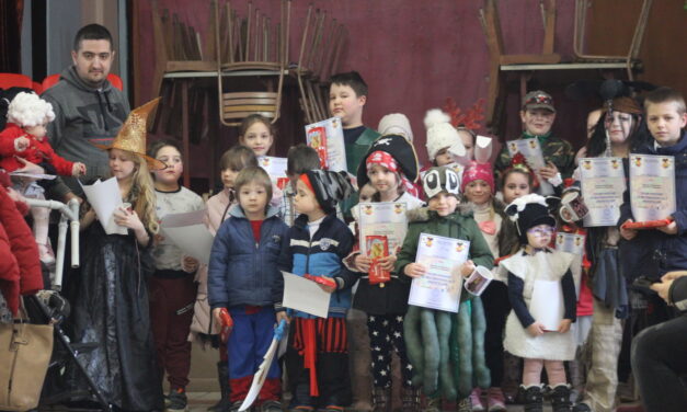 Farsangi kavalkád Felsőhegyen