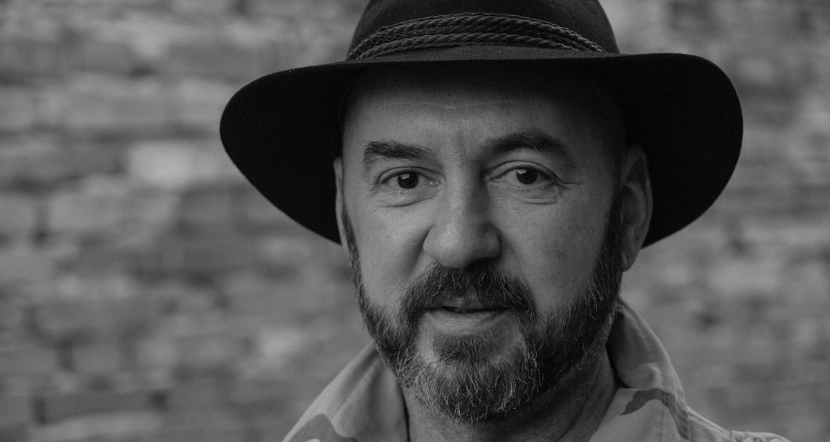 <span class="entry-title-primary">Aki zsigerből elutasítja a fekete/fehér kínálta kettőséget</span> <span class="entry-subtitle">„Amikor indokolt volt, akkor Pásztor Istvánt meg Lovas Ildikót is bíráltam, viszont amikor meg valami jót találtak ki, azt is megírtam”</span>