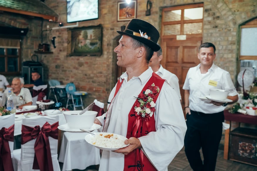 <span class="entry-title-primary">Amikor a jegygyűrűk az autóban maradnak…</span> <span class="entry-subtitle">Miben különbözik egy mai lakodalom egy húsz évvel ezelőttinél?</span>