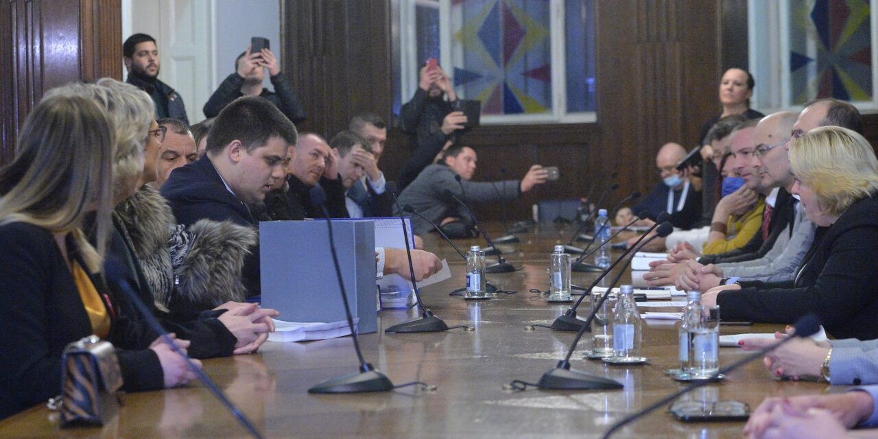 Kihirdették a VMSZ és a Szerb Radikális Párt listáját